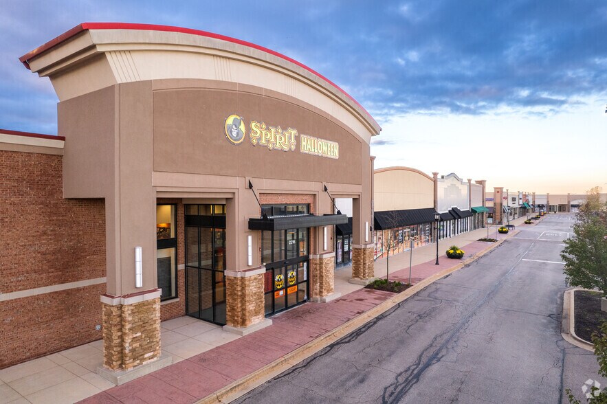 More Photos Of 1800-2124 S Randall Rd, Algonquin Storefront For Lease