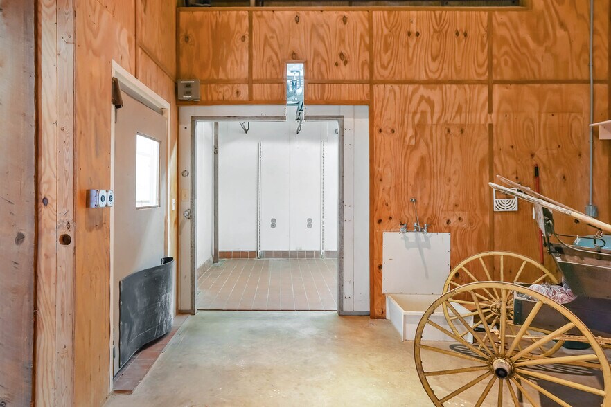 More Photos Of 8977 DuPont Blvd, Lincoln Convenience Store For Sale