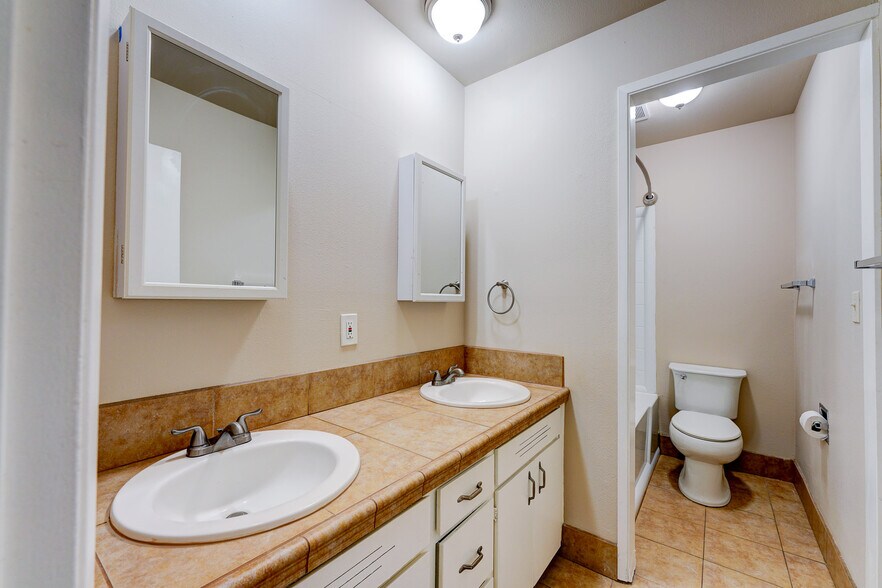 More Photos Of 3560 SW Vista Dr, Portland Apartments For Sale