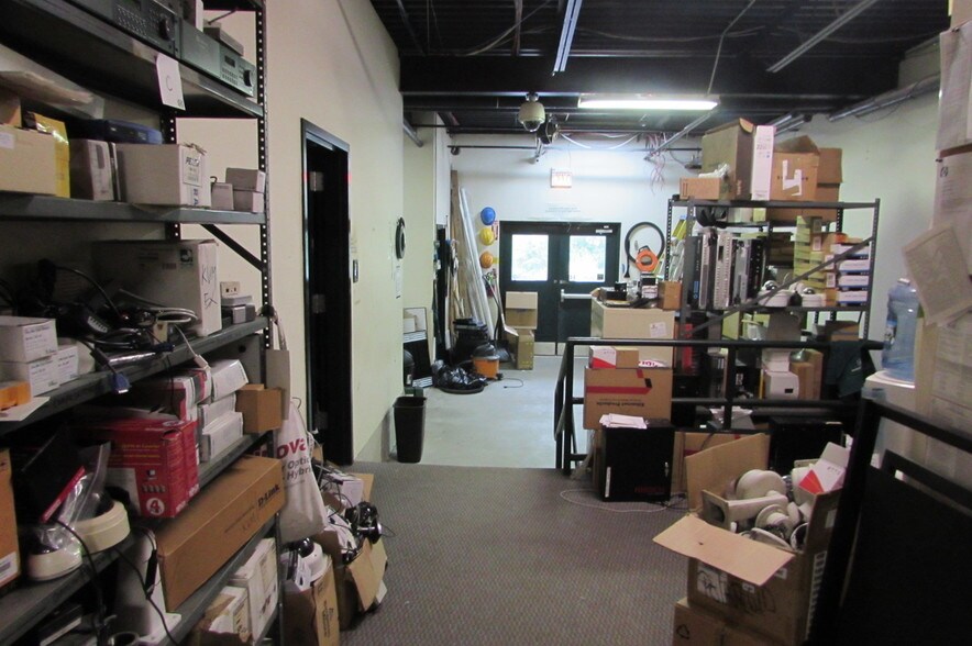More Photos Of 20 Industrial Dr, Middletown Light Manufacturing For Sale
