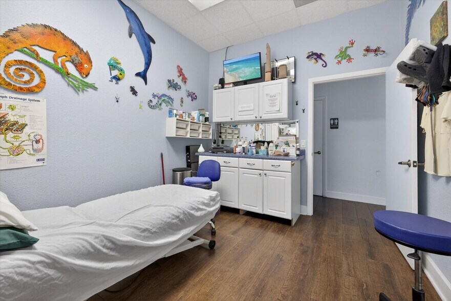 More Photos Of 14141 46th St N, Clearwater Medical For Sale