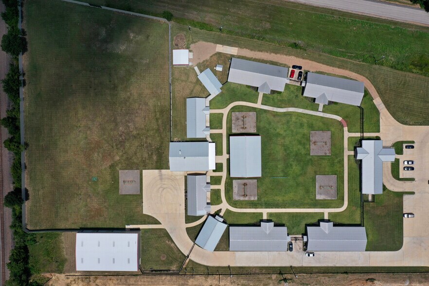 More Photos Of 4150 Highway 36 S, Brenham Shelter For Sale