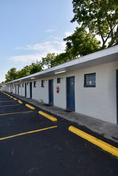 More Photos Of 3401 N Alexander Dr, Baytown Hotel For Sale