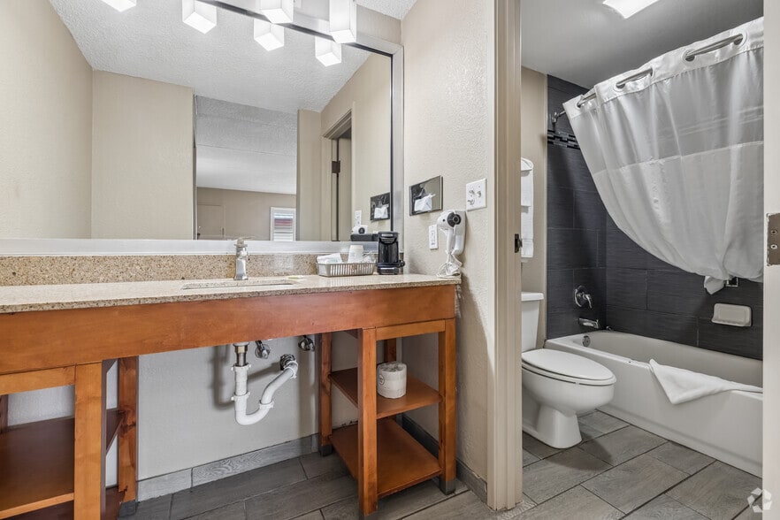 More Photos Of 4703 N Freeway Rd, Pueblo Hotel For Sale