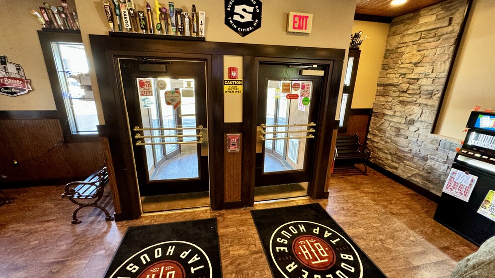 More Photos Of 3333 Hwy 10 E, Moorhead Restaurant For Lease