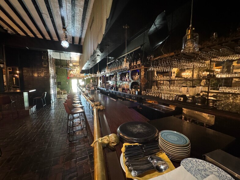 More Photos Of 219 N 21st Ave, Hollywood Storefront Retail Office For Sale