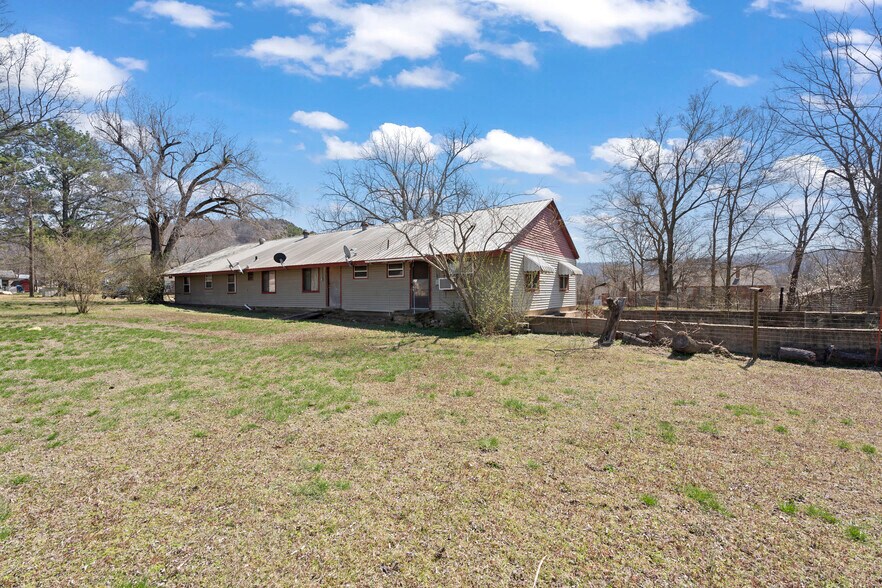 More Photos Of 300 Range St, Marshall Multifamily For Sale