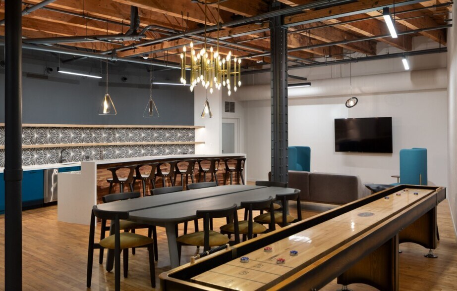 More Photos Of 213 W institute Pl, Chicago Loft Creative Space For Lease
