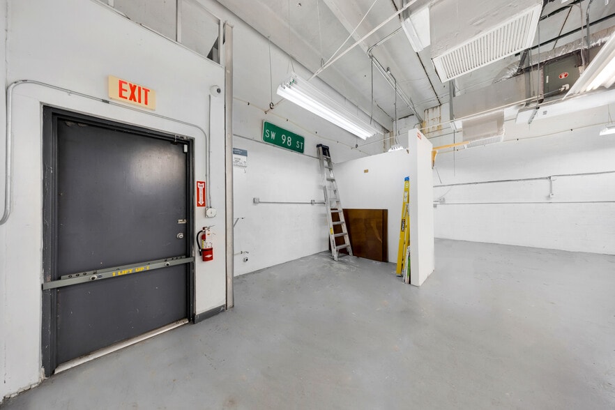 More Photos Of 2693 W 76th St, Hialeah Warehouse For Sale