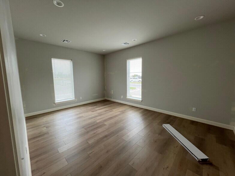 More Photos Of 7623 E 126th St S, Bixby Medical For Lease