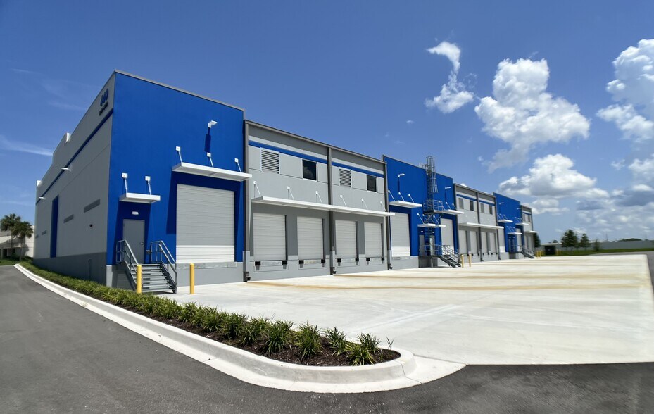 More Photos Of 440 Dundas Dr, Jacksonville Unknown For Lease