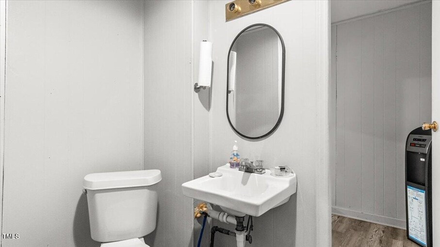 More Photos Of 201 S Main St, Warrenton Office For Sale