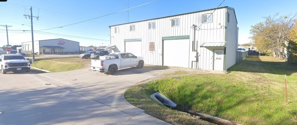 Primary Photo Of 217 E 4th St, Justin Warehouse For Sale