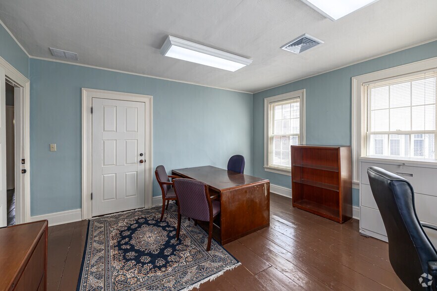 More Photos Of 109 Broad St, Middletown Office Residential For Lease