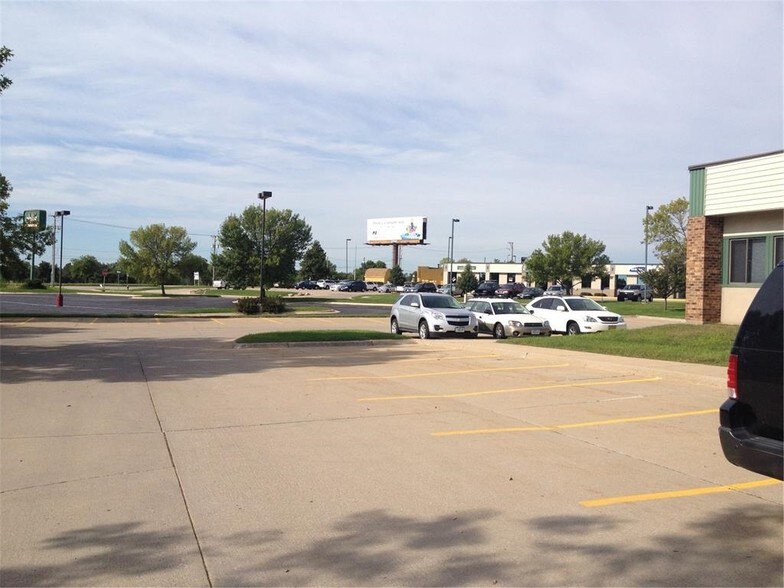 More Photos Of 1241 Park Pl NE, Cedar Rapids Office For Lease