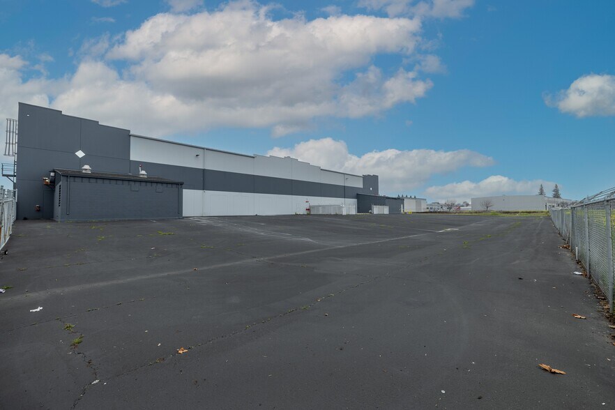 More Photos Of 2518 Boeing Way, Stockton Warehouse For Lease