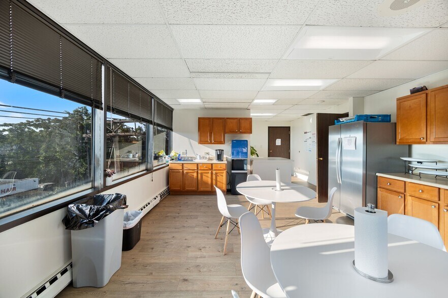 More Photos Of 7000 W 111th St, Worth Medical For Sale