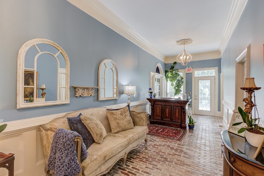 More Photos Of 152 E Shadburn Ave, Buford Office For Sale
