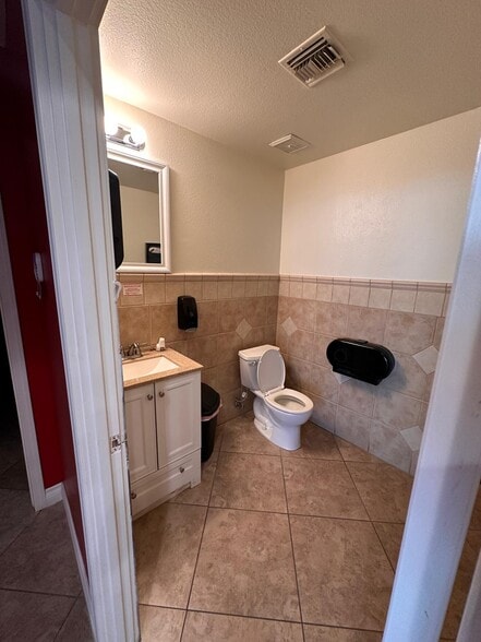 More Photos Of 83197 Requa Ave, Indio Auto Dealership For Sale