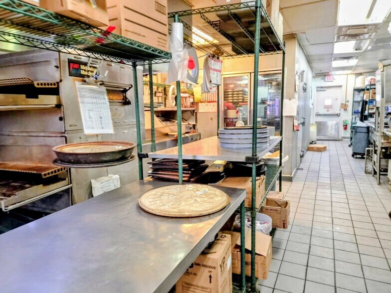 More Photos Of 3471 E Causeway Approach, Mandeville General Retail For Lease