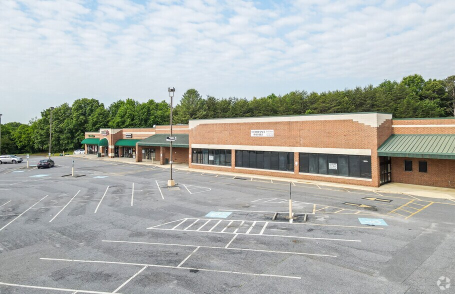 Primary Photo Of 2725 Northwest Blvd, Newton Unknown For Lease