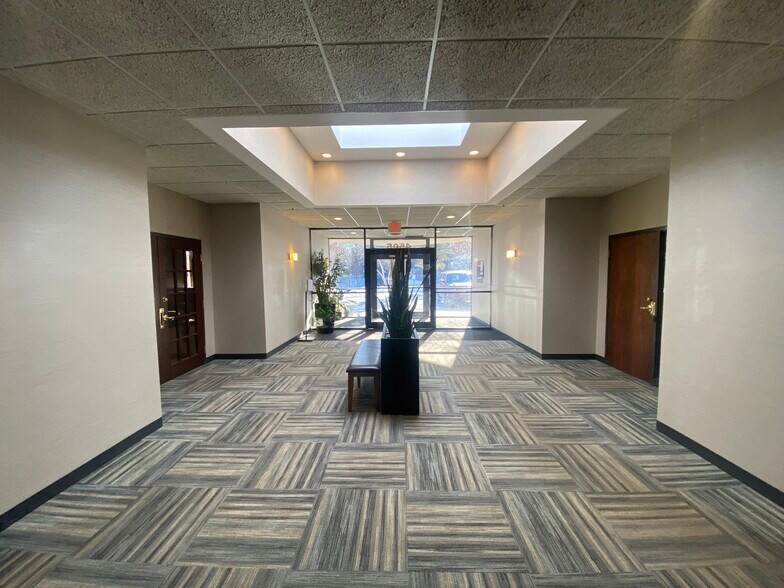 More Photos Of 4505 White Bear Pky, White Bear Lake Office For Lease