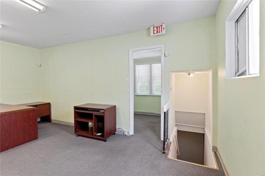 More Photos Of 7228 West Florissant Ave, Jennings Office For Sale