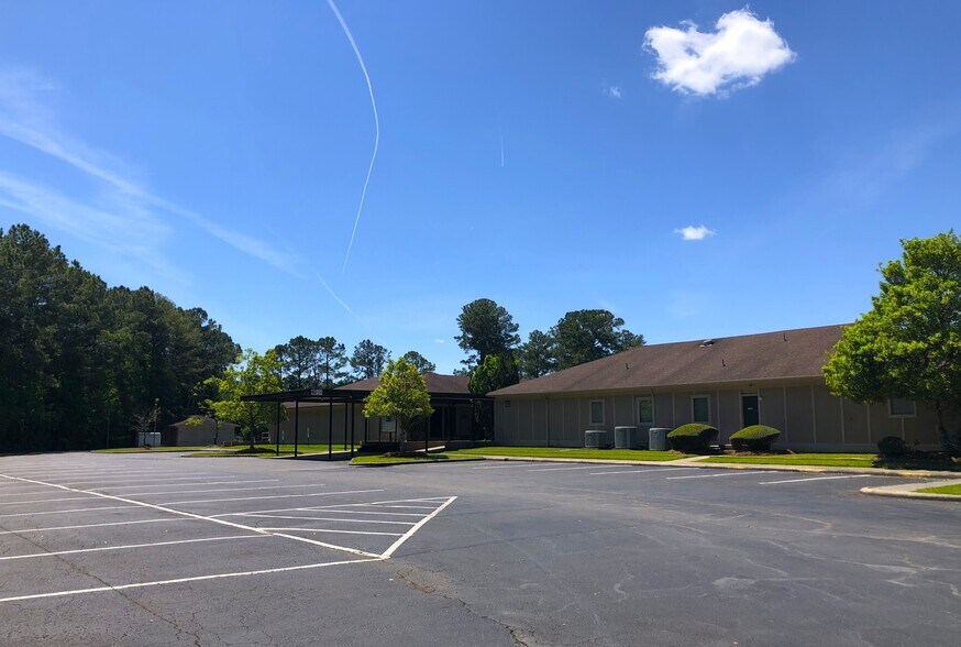 More Photos Of 200 Doctors Dr, Jacksonville Office For Sale