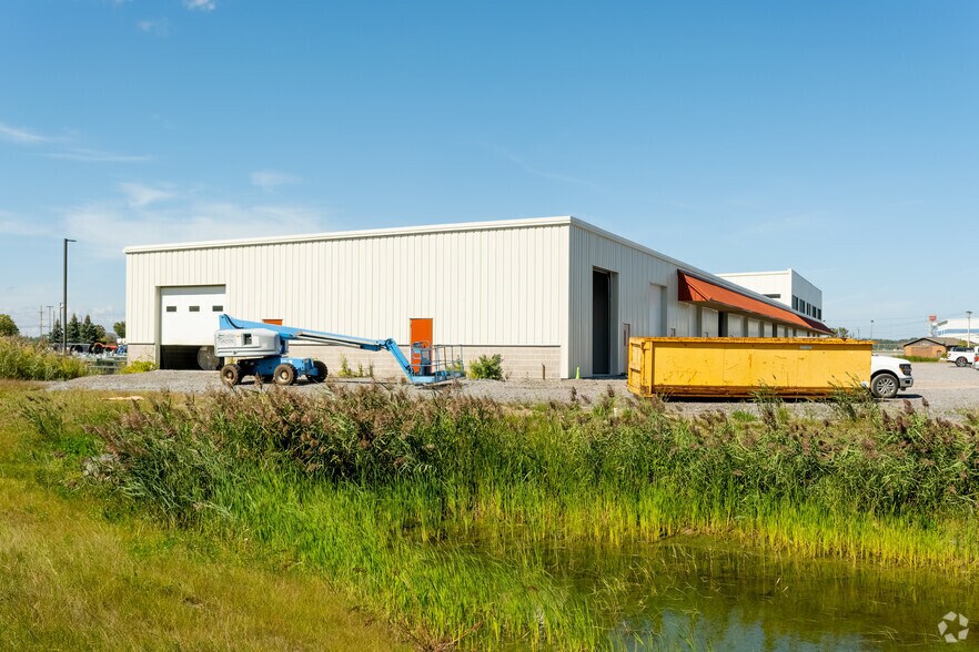More Photos Of 50 Airpark Dr, Rochester Light Manufacturing For Lease