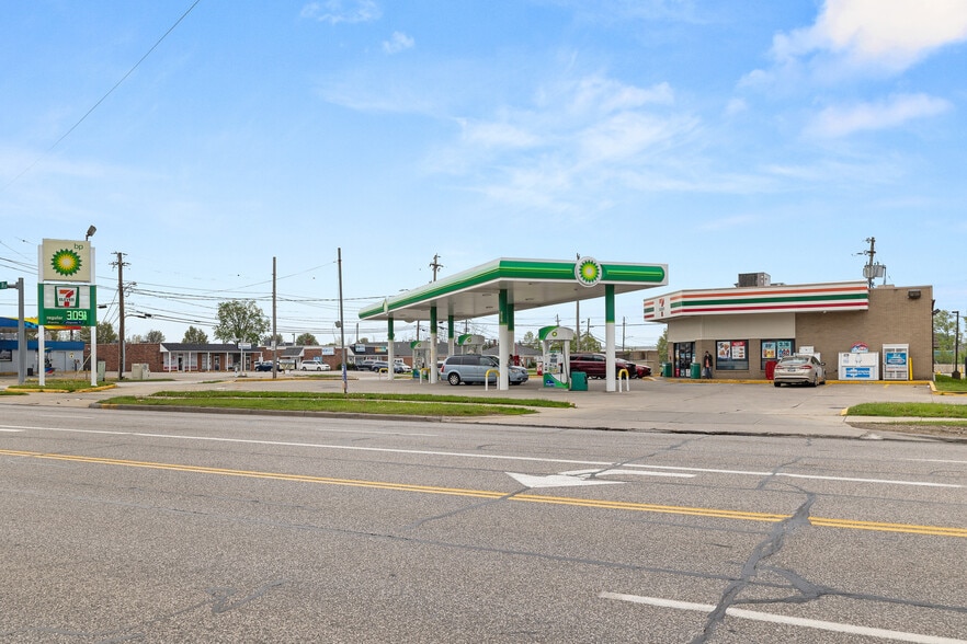 Primary Photo Of 11690 Snow Rd, Cleveland Convenience Store For Sale