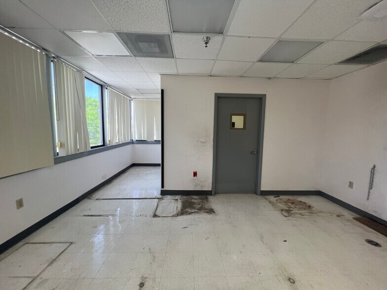More Photos Of 420 Tamiami Trl S, Venice Medical For Sale