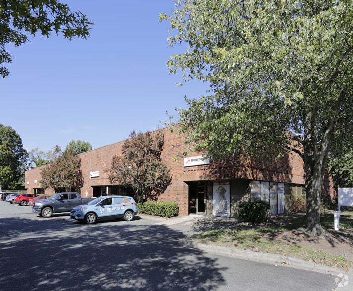 More Photos Of 2748 Interstate St, Charlotte Unknown For Lease