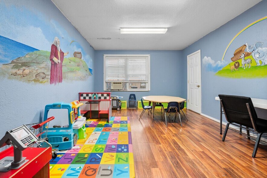 More Photos Of 8861 Botanical Ave, Caseyville Specialty For Sale