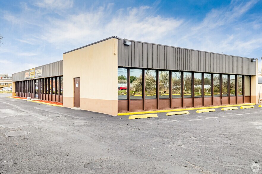 Primary Photo Of 585 Broadhollow Rd, Melville Light Manufacturing For Lease