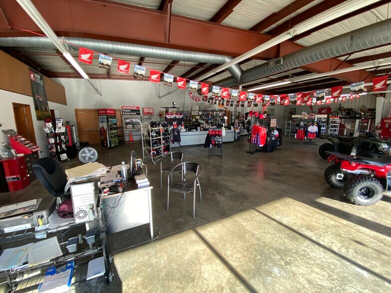 More Photos Of 390 New Karner Rd, Albany Freestanding For Sale