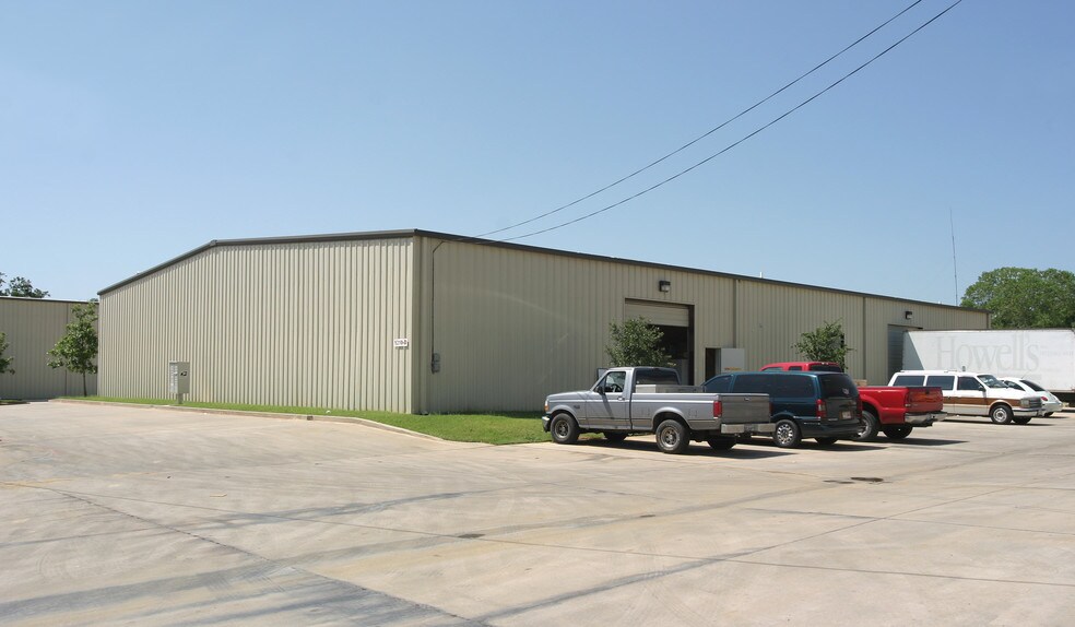 Primary Photo Of 1210 E Duncan St, Denton Warehouse For Lease