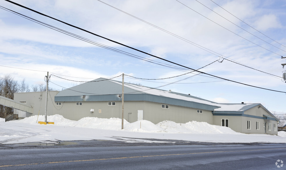 Primary Photo Of 180 Ch des Commissaires, L'assomption Warehouse For Lease