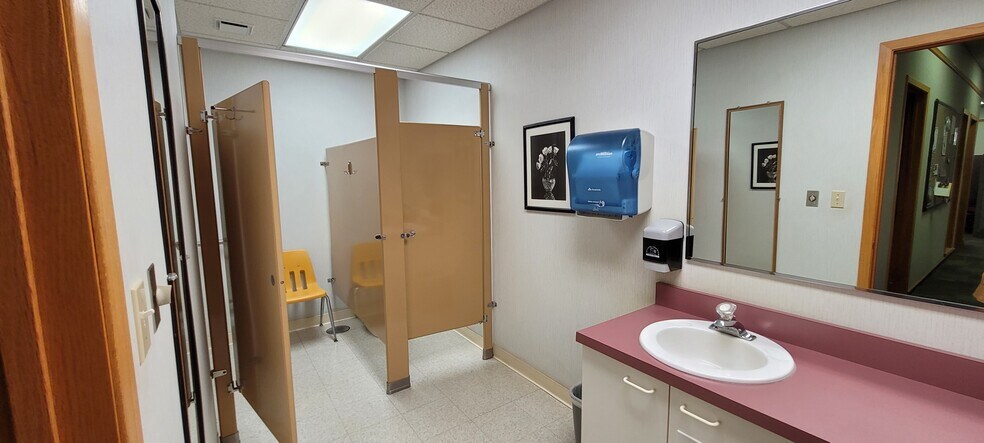 More Photos Of 100 Park Dr S, Great Falls Office For Lease