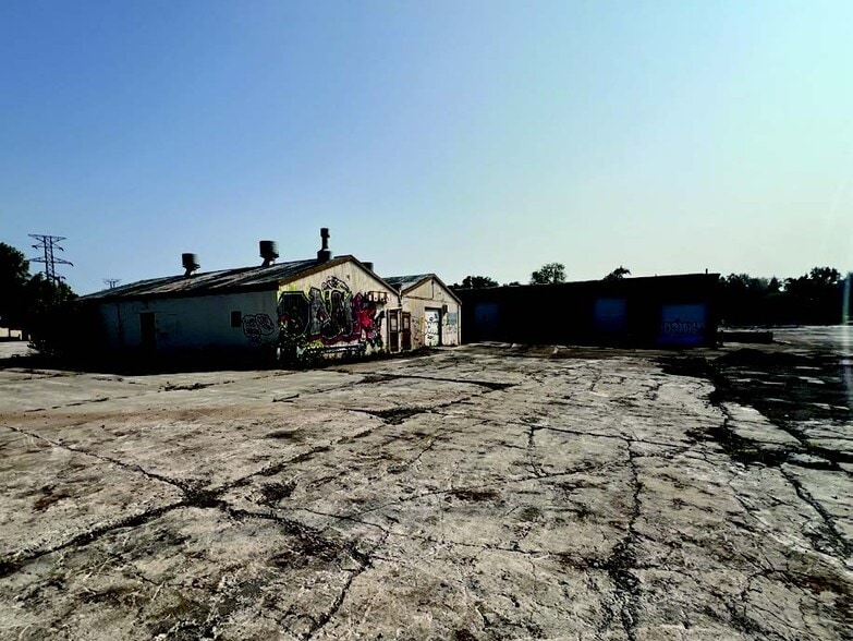 More Photos Of 1930 Tremainsville Rd, Toledo Manufacturing For Sale