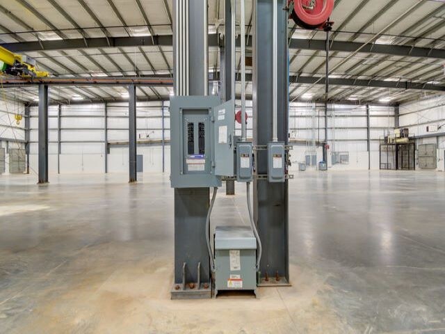 More Photos Of 2201 W South Ave, Ponca City Warehouse For Sale