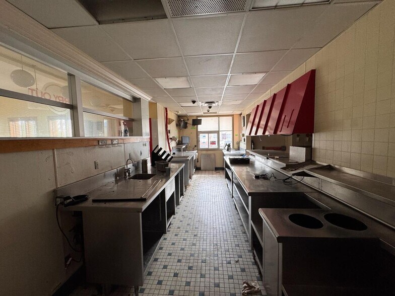 More Photos Of 2439 E Sharon Rd, Cincinnati Restaurant For Sale