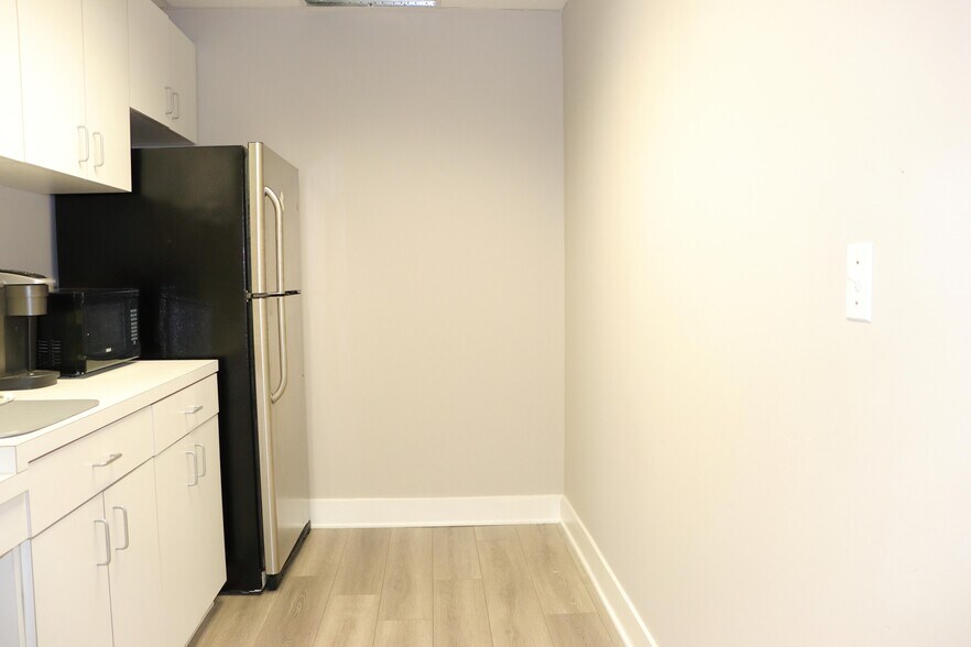 More Photos Of 3930 Walnut St, Fairfax Medical For Sale