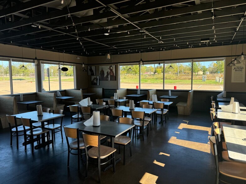 More Photos Of 2408 S 1st St, Lufkin Restaurant For Lease