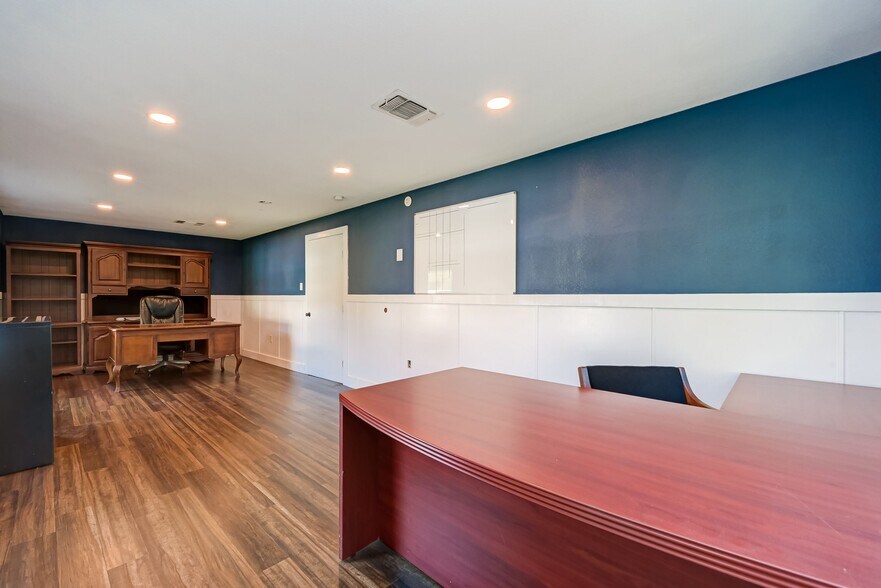More Photos Of 19510-19514 Turtle Creek Ln, Magnolia Warehouse For Sale