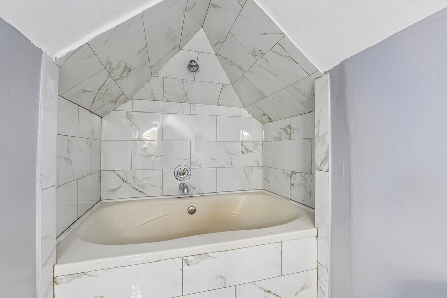 More Photos Of 421 Howard St, San Antonio Hospitality For Sale