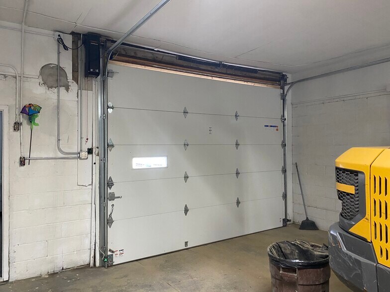 More Photos Of 137 Overlook Rd, Poughkeepsie Warehouse For Lease