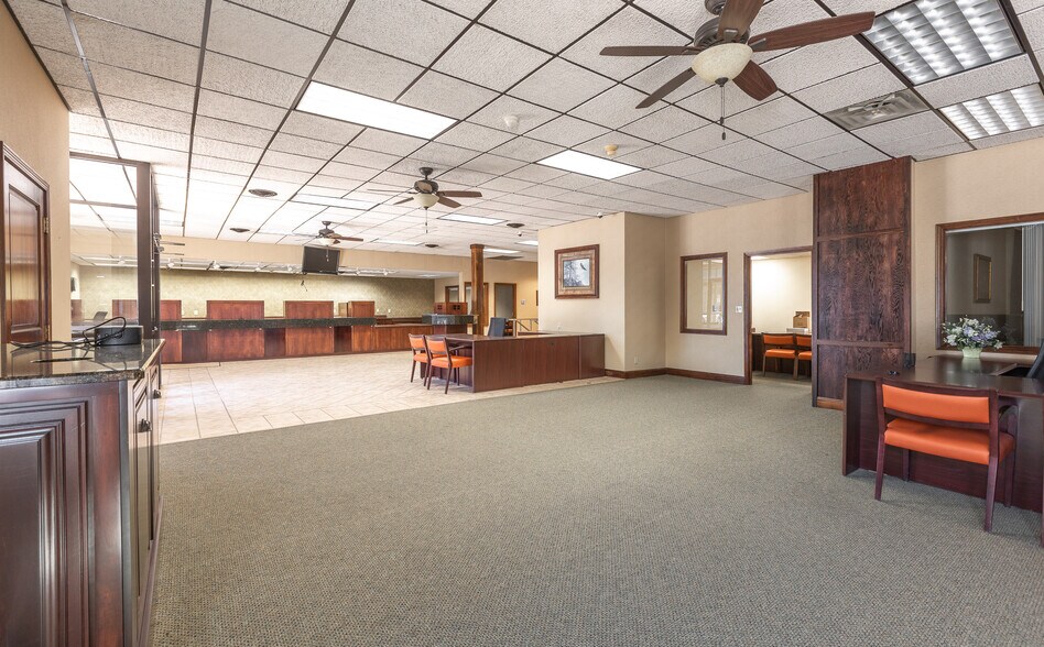 More Photos Of 216 W 2nd St, Dixon Bank For Sale