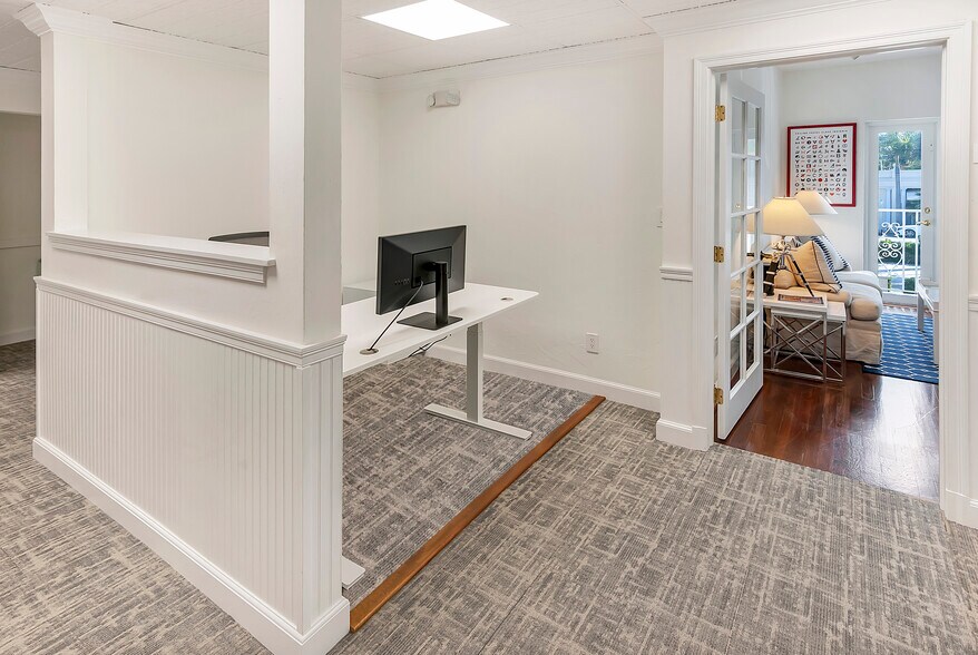 More Photos Of 214 Brazilian Ave, Palm Beach Office For Lease