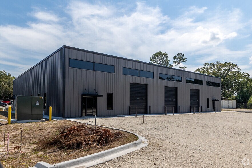 Primary Photo Of 8444 103rd St., Jacksonville Light Distribution For Sale