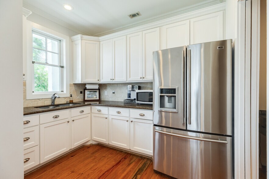 More Photos Of 6402 Stewart Rd, Galveston Office For Sale